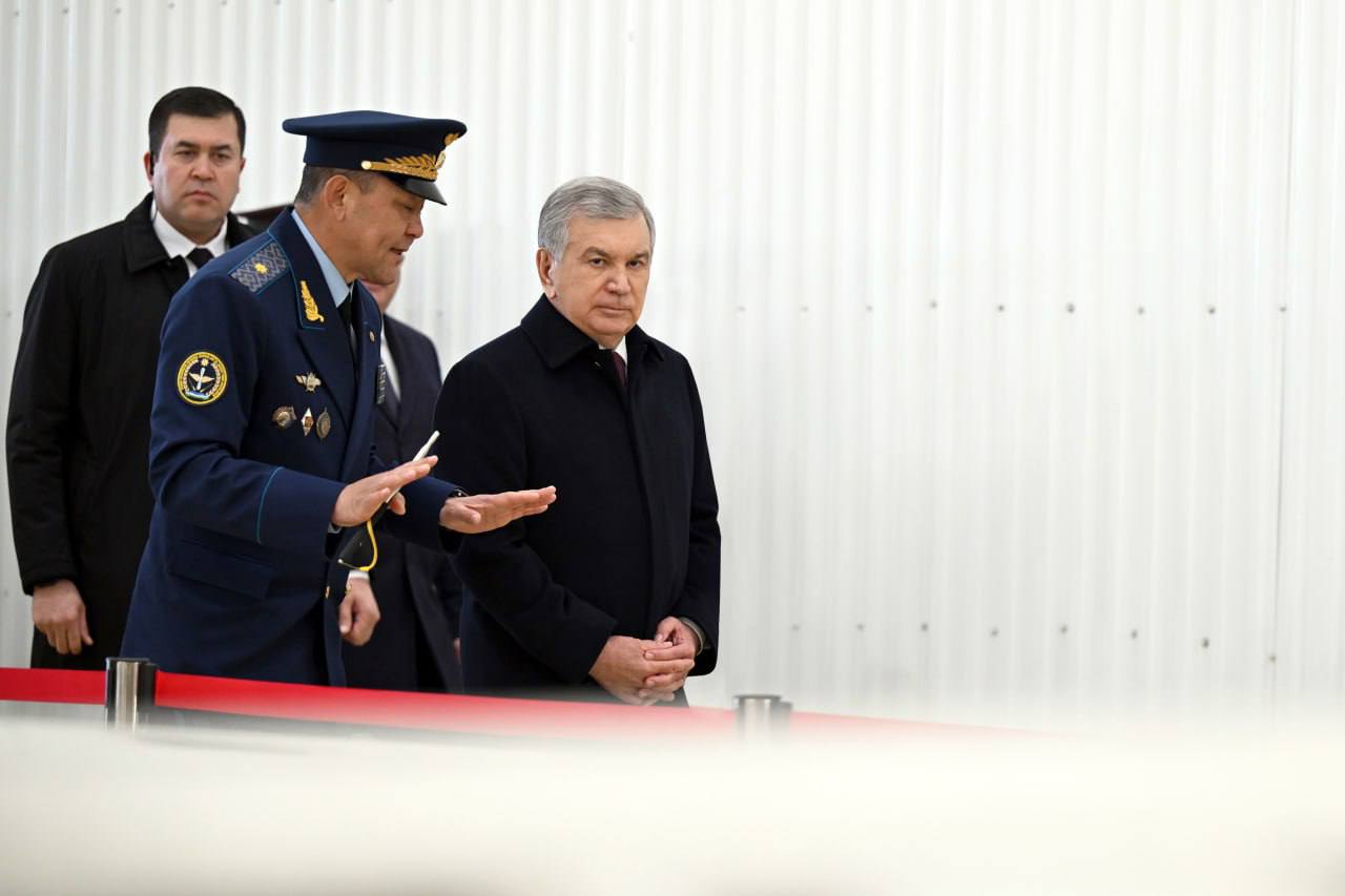 Prezident Shavkat Mirziyoyev Chirchiq aviatsiya taʼmirlash zavodiga tashrif buyurdi