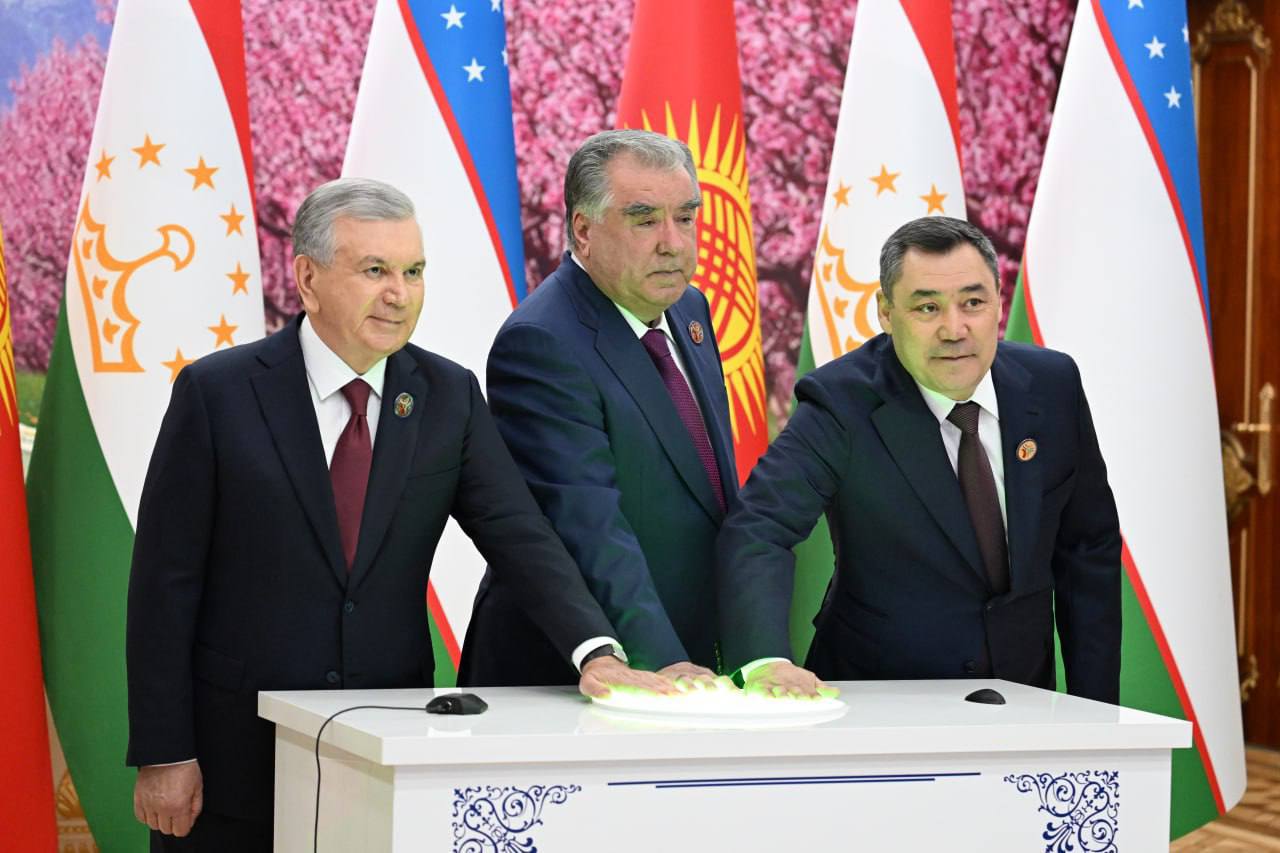 Davlat rahbarlari O‘zbekiston, Tojikiston va Qirg‘iziston do‘stligi timsolini ochdilar