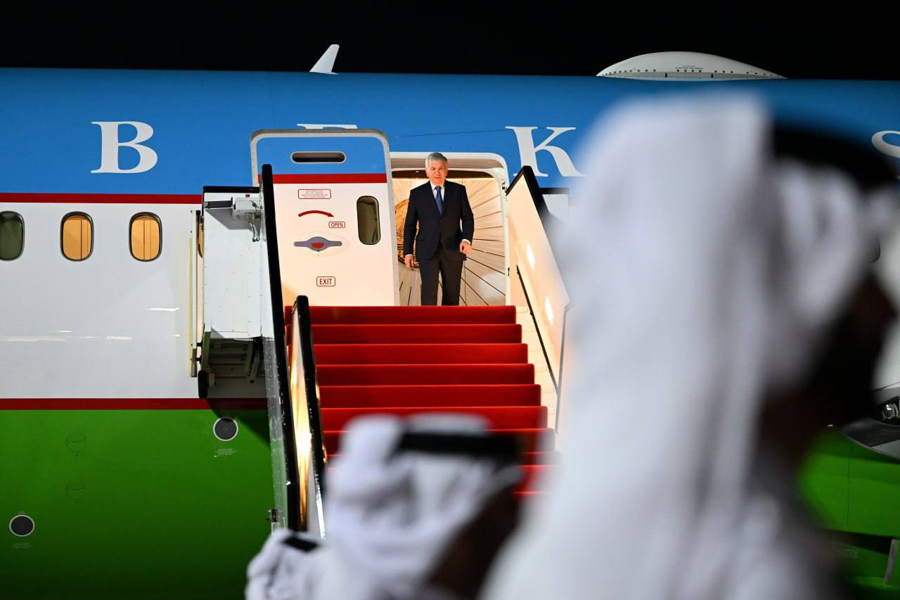 O‘zbekiston Prezidenti Qatarga keldi