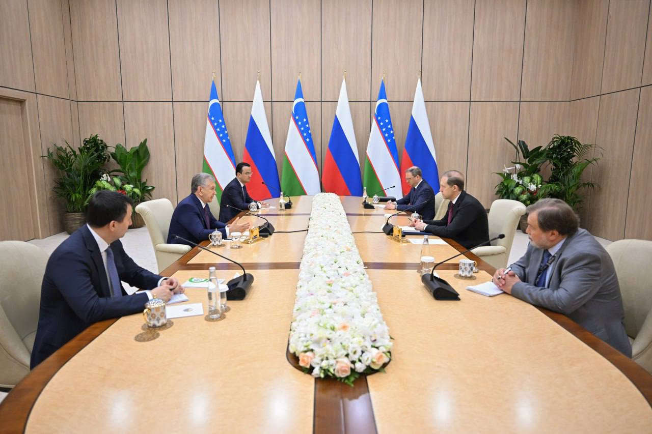 O‘zbekiston Prezidenti "INNOPROM" xalqaro ko‘rgazmasiga tashrif buyurdi