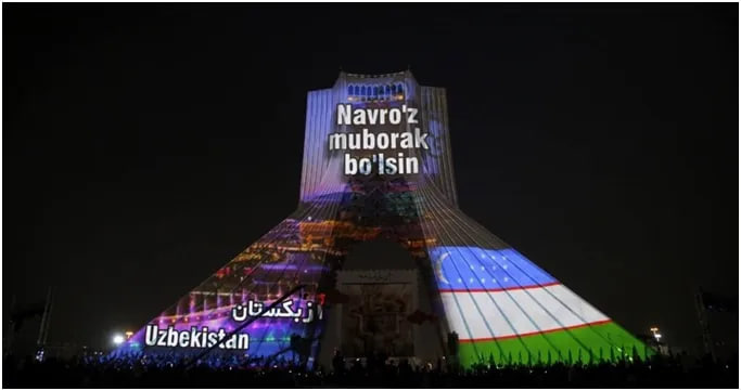 Navro'z bayrami munosabati bilan Tehrondagi "Ozodi" minorasi O'zbekiston bayrog'i ranglariga burkandi