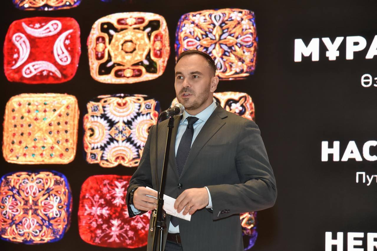 Qozog‘iston Milliy muzeyida “Choklardagi meros: Oʻzbekistonning kashtachilik va tikuvchilik anʼanalari bo‘ylab sayohat” ko‘rgazmasining ochilishi bo‘lib o‘tdi.