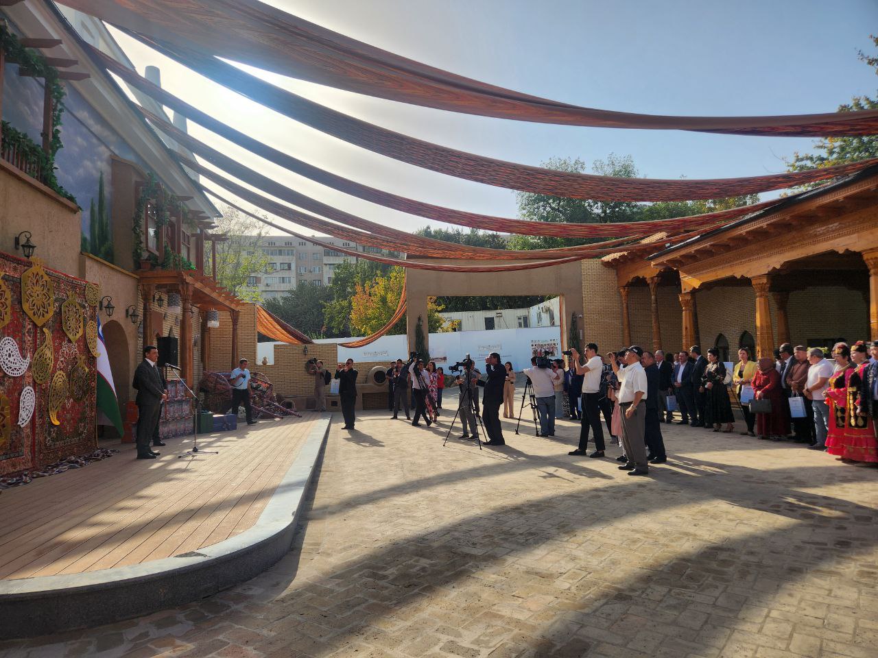 Milliy madaniy markazlar povilionida  Press-tur