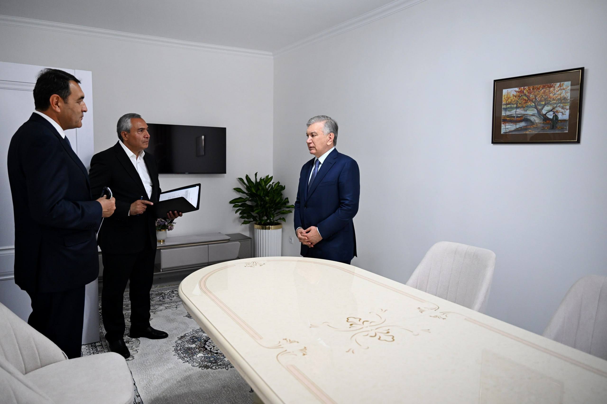 Prezident Qoʻqon shahrida barpo etilayotgan yangi massiv bilan tanishdi